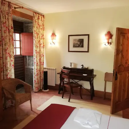 Alojamento de Acomodação e Pequeno-almoço Casa Da Portela De Sampriz 4*