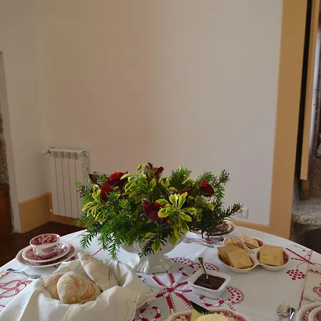 Alojamento de Acomodação e Pequeno-almoço Casa Da Portela De Sampriz