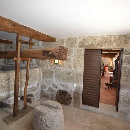 Casa Da Portela De Sampriz Alojamento de Acomodação e Pequeno-almoço 4*