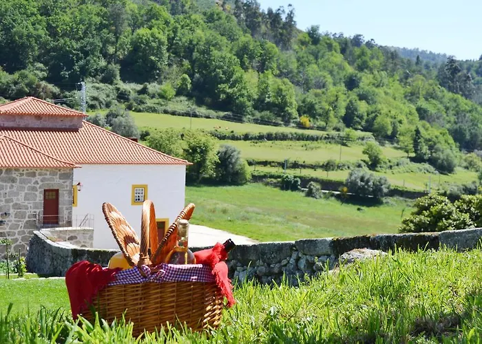 Casa Da Portela De Sampriz Bed & Breakfast 4*